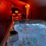 The Jacuzzi Boutique (adults Only) Apartman *