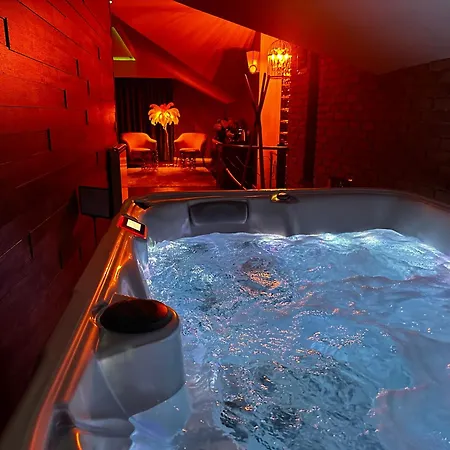 The Jacuzzi Boutique (adults Only) דירה *