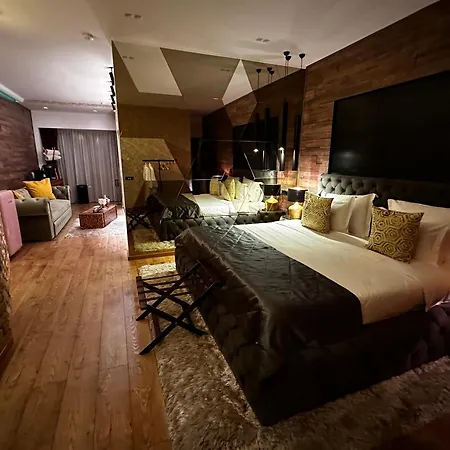 דירה The Jacuzzi Boutique (adults Only)