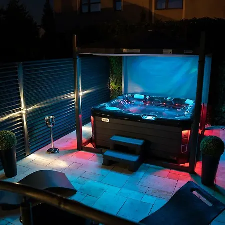 The Jacuzzi Boutique (adults Only) Apartament *